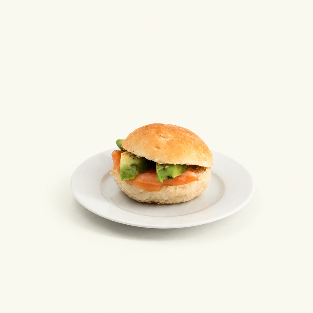 Mals broodje met zalm en avocado (Open bio broodje)